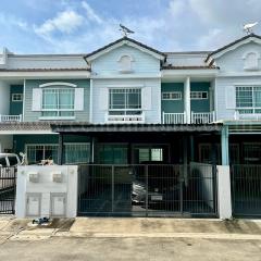 ทาวน์เฮ้าส์ วิลลาจจิโอ อยุธยา - บางปะอิน ต่อเติมหลังคาที่จอดรถ