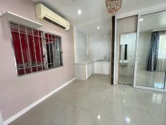 ขาย ทาวน์โฮม ถนนเมน เดอะทรัสต์ซิตี้ งามวงศ์วาน 170 ตรม 29.1 ตรว พร้อมอยู่หลังมุม เดินทางสะดวก-202510272223571761578637023.jpg