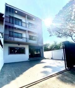 ให้เช่า อาคารพาณิชย์ หลังมุม ซอยศรีนครินทร์ 45 ใกล้รถไฟฟ้าสีเหลืองสถานีสวนหลวง ใกล้ห้างธัญญะปาร์ค ซีคอนแสควร์ พาราไดร์ปาร์ค