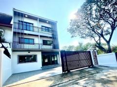 ให้เช่า อาคารพาณิชย์ หลังมุม ซอยศรีนครินทร์ 45 ใกล้รถไฟฟ้าสีเหลืองสถานีสวนหลวง ใกล้ห้างธัญญะปาร์ค ซีคอนแสควร์ พาราไดร์ปาร์ค-202510281247031761630423628.jpg