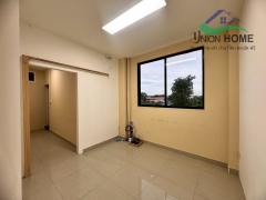 เซ้งคลินิกเวชกรรม 2 ชั้น อุปกรณ์ครบ ติดถนนลาดกระบัง-202510281426491761636409539.jpg