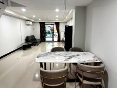 ให้เช่าทาวเฮ้าส์ ห้วยขวาง 20ตรวใกล้ MRTห้วยขวาง  3ห้องนอน  2ห้องน้ำเฟอร์นิเจอร์ครบทุกห้อง ห้องครัว  โซฟา เตาดูดควัน โต๊ะทานอาหาร  ตู้เย็น เตียงนอน-202510281446501761637610698.jpg