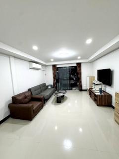 ให้เช่าทาวเฮ้าส์ ห้วยขวาง 20ตรวใกล้ MRTห้วยขวาง  3ห้องนอน  2ห้องน้ำเฟอร์นิเจอร์ครบทุกห้อง ห้องครัว  โซฟา เตาดูดควัน โต๊ะทานอาหาร  ตู้เย็น เตียงนอน-202510281446511761637611188.jpg