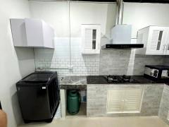 ให้เช่าทาวเฮ้าส์ ห้วยขวาง 20ตรวใกล้ MRTห้วยขวาง  3ห้องนอน  2ห้องน้ำเฟอร์นิเจอร์ครบทุกห้อง ห้องครัว  โซฟา เตาดูดควัน โต๊ะทานอาหาร  ตู้เย็น เตียงนอน-202510281446521761637612578.jpg