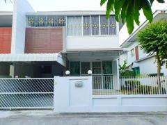 ตลาดใจโต300ม. ตลาดเคหะบางพลี ให้เช่าบ้าน 2ชั้น หรูหรา 36 ตร.วา. รร.เกวลินวิทยา 1.8 กม. พร้อมเฟอร์ฯครบ ทำเลดี 3นอน รพ.จุฬารัตน์5 1.7 กม. 