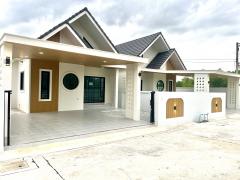 บ้านเดี่ยวหลุดจอง 1 หลังสุดท้าย  2 ห้องนอน  2 ห้องน้ำ  2 จอดรถ บ้านเสร็จ พร้อมอยู่ ไม่ต้องใช้เงินดาวน์