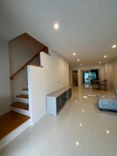 ให้เช่าบ้านทาวน์โฮม 2 ชั้น ( มือหนึ่ง ) โนโววิลล์ คลอง 1 ซอย รังสิต - นครนายก 19 20 ตร.ว. ธัญบุรี ใกล้เซียร์รังสิต ใกล้ฟิวเจอร์พาร์ครังสิต-202510291617501761729470908.jpg