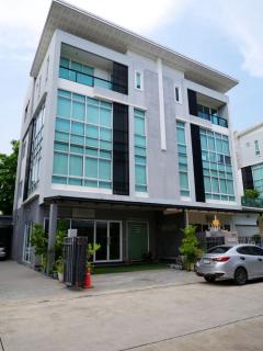 ขายโฮมออฟฟิศ 4 ชั้น Biz Galleria นวลจันทร์ ทำเลดี ติดรถไฟฟ้าสายสีชมพู ตกแต่งครบ พร้อมดำเนินธุรกิจ-202510291834361761737676077.jpg