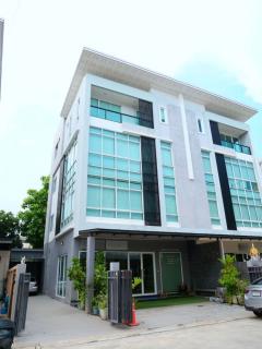 ขายโฮมออฟฟิศ 4 ชั้น Biz Galleria นวลจันทร์ ทำเลดี ติดรถไฟฟ้าสายสีชมพู ตกแต่งครบ พร้อมดำเนินธุรกิจ-202510291834361761737676583.jpg