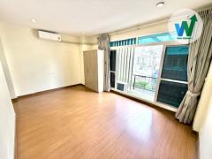 ขายทาวน์โฮมศรีนครินทร์ บ้านกลางเมือง เออร์บาเนี่ยน หลังริม สภาพใหม่ พื้นที่กว้าง ใกล้รถไฟฟ้า MRT สายสีเหลือง สนามบินสุวรรณภูมิ-202510301637321761817052351.jpg