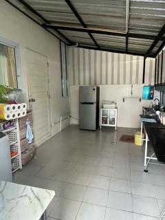 ขายทาวน์เฮาส์ 2 ชั้น หลังริมมีพื้นที่ด้านข้าง ขนาด 31.05 ตรว. เฟอร์นิเจอร์พร้อมเข้าอยู่ ทำเลดี ติดถนนนิตโย ตัวเมืองนครพนม-202510301644541761817494452.jpg