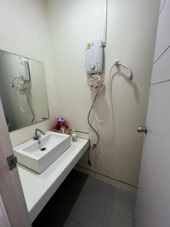 ขายทาวน์เฮาส์ 2 ชั้น หลังริมมีพื้นที่ด้านข้าง ขนาด 31.05 ตรว. เฟอร์นิเจอร์พร้อมเข้าอยู่ ทำเลดี ติดถนนนิตโย ตัวเมืองนครพนม-202510301644541761817494973.jpg