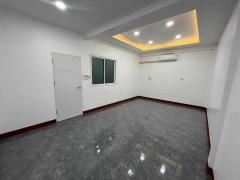 ขายถูกมาก!! บ้านชั้นเดียว หลังมุม รีโนเวทใหม่ ทำเลทอง โซนรัษฎา อ.เมืองภูเก็ต ใกล้ถนนคนเดิน ห้าง ท่าเรือฯ-202510301900321761825632287.jpg