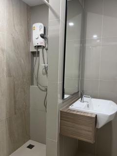 ให้เช่าบ้านทาว์เฮาส์  ม.บ้าน พฤกษา 102 บางนาตราด กม. 25 ราคาเพียง 13,500บาท/เดือน พร้อมเฟอร์ รวมค่าส่วนกลาง-202510310944531761878693092.jpg