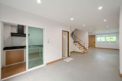 ขายทาวน์โฮม 3 ชั้น รีโนเวทใหม่ 24.9 ตรว. 206 ตรม. 4 ห้องนอน ซอยนาคนิวาส 48 เขตลาดพร้าว กรุงเทพ