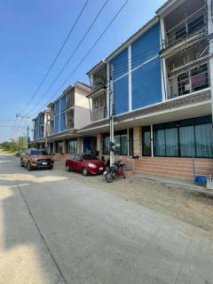 ขายทาวน์โฮม 3 ชั้น พร้อมหอพัก 6 ห้อง ใกล้มหาวิทยาลัยนเรศวร พิษณุโลก