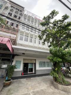 ให้เช่าตึกแถว 5 ชั้น 2 คูหา รีโนเวทใหม่ ติดถนนถนนบรมราชชนนี ใกล้เซ็นทรัลปิ่นเกล้า ทำเลทองย่านปิ่นเกล้า