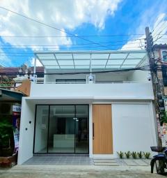 ประชาราษฏร์บำเพ็ญ 12-18 ตลาดสดห้วยขวาง 1.4 กม.รร.นานาชาติรีเจนท์ 1.2 กม.ทาวน์เฮ้าส์ 2 ชั้น รีโนเวทใหม่