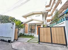 ตลาดอุดมสุข 300 ม รร.นานาชาติเบิร์คลีย์ 1.8 กม. 3 นอน 2 น้ำ . ทางด่วนสุขุมวิท60-68  BTSอุดมสุข 500ม. ให้เช่าบ้านเดี่ยว 2 ชั้น  52ตร.วา. 