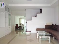 ทาวน์เฮ้าส์เทพประสิทธิ์ ให้เช่า สไตล์โมเดิล !!