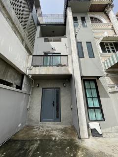 ขาย ให้เช่า ทาวน์โฮม ลาดพร้าว 124 สไตล์ลอฟท์ ใกล้ MRT มหาดไทย ท่าเรือมหาดไทย เหมาะโฮมออฟฟิศ และพักอาศัย