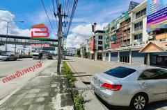 อาคารพาณิชย์ เนื้อที่ 16 ตร.ว. หมู่บ้านแกรนด์ดิตี้ บางบัวทอง (ซอยสามวัง) ถนนกาญจนาภิเษก ใกล้แม็คโครบางบัวทอง ตำบลบางบัวทอง อำเภอบางบัวทอง นนทบุรี-202511011631511761989511049.jpg
