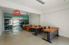 อาคารพาณิชย์ เนื้อที่ 16 ตร.ว. หมู่บ้านแกรนด์ดิตี้ บางบัวทอง (ซอยสามวัง) ถนนกาญจนาภิเษก ใกล้แม็คโครบางบัวทอง ตำบลบางบัวทอง อำเภอบางบัวทอง นนทบุรี-202511011631531761989513047.jpg