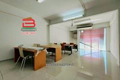 อาคารพาณิชย์ เนื้อที่ 16 ตร.ว. หมู่บ้านแกรนด์ดิตี้ บางบัวทอง (ซอยสามวัง) ถนนกาญจนาภิเษก ใกล้แม็คโครบางบัวทอง ตำบลบางบัวทอง อำเภอบางบัวทอง นนทบุรี-202511011631531761989513539.jpg