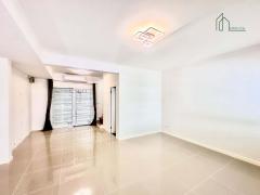 ขายทาวน์โฮม 2 ชั้น หมู่บ้าน วิลลาจจิโอ บางนา บางบ่อ ใกล้ ม.เอแบค -202511011702071761991327218.jpg