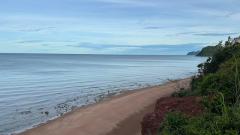 ใกล้ปีใหม่ดูทรัพย์มีมูลค่า ที่ติดทะเล ฝั่งแดง ขายราคาไร่ล่ะ 3.5 ล้านบาท โฉนดครุฑแดง พร้อมโอน