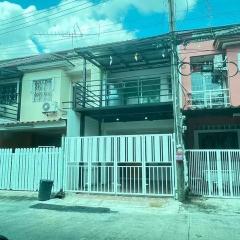 ขายทาวน์เฮ้าส์-ซอยวัชรพล3-หมู่บ้านร