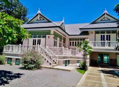 ขาย บ้านเดี่ยวเล่นระดับ 1 ชั้นครึ่ง โครงการ โอเรียนทอล บีช ชะอำ ด้านหลังโครงการติดทะเล  อยู่ริมถนนเพชรเกษม ห่างสี่แยกชะอำ(มุ่งหน้าหัวหิน) ราวๆ4 กม.