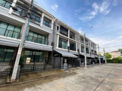 ให้เช่าทาวน์โฮม 3 ชั้น หมู่บ้านบ้านกลางเมืองสุขสวัสดิ์ 3 ห้องนอน 3 ห้องน้ำ พื้นที่ใช้สอย 166 ตร.ม. ไม่อนุญาตให้เลี้ยงสัตว์ ใกล้เซ็นทรัล พระราม 3