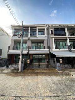 ให้เช่าทาวน์โฮม 3 ชั้น หมู่บ้านบ้านกลางเมืองสุขสวัสดิ์ 3 ห้องนอน 3 ห้องน้ำ พื้นที่ใช้สอย 166 ตร.ม. ไม่อนุญาตให้เลี้ยงสัตว์ ใกล้เซ็นทรัล พระราม 3-202511041158031762232283528.jpg