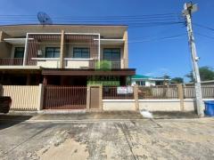 ขายทาวน์เฮ้าส์ 2 ชั้น หมู่บ้านธนารินทร์ ทาวน์โฮม 3 สุขสวัสดิ์ ประชาอุทิศ เนื้อที่ 51.60 ตร.ว แปลงริม แต่งครบ พร้อมอยู่