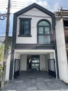 ขายทาวน์เฮ้าส์ รีโนเวทใหม่ หมู่บ้าน คลองตันนิเวศน์ ซอยปรีดีพนมยงค์ 42 สไตล์ Modern French Classic ใจกลางเมือง ใกล้เอกมัย & ทองหล่อ บ้านทิศเหนือ
