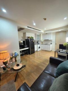 ขายคอนโด ใกล้ สาทร BTS ช่องนนทรี Collezio สาทร-พิพัฒน์ ห้องใหญ่ แต่งครบ เฟอร์ พร้อมเครื่องใช้ไฟฟ้า ทำเลสะดวกสบาย ใกล้รถไฟฟ้า