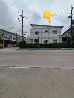 ขายทาวน์เฮ้าส์ 2 ชั้น หลังมุม ขนาดใหญ่ 33 ตร.ว. ติดถนน 4 เลน ลำลูกกา คลอง 6 จังหวัดปทุมธานี