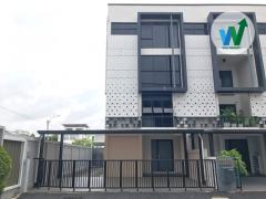 ให้เช่าโฮมออฟฟิศ 4 ชั้นหลังมุม ย่านรามอินทรา 48.1 ตร.ว.  ใหม่เอี่ยม  3  ห้องนอน 4 ห้องน้ำ 5 แอร์  3 ที่จอดรถ