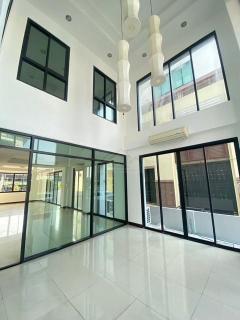 ให้เช่าโฮมออฟฟิศ4ชั้น550-ตรม.ย่านเหม่