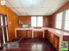 บ้านเดี่ยวครึ่งตึกครึ่งไม้ หน้ากว้างติดถนน ราคาถูก ใกล้องศ์การส่วนตำบลบ้านด่าน,ปั๊มน้ำมัน,อื่นๆ-202511071400041762498804518.jpg