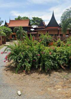 ขายบ้านทรงไทยโบราณสวย ร่มรื่น บนพื้นที่ 2 ไร่ ที่บ้านแพน เสนา อยุธยา — ราคาเพียง 9 ล้านบาท!