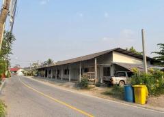 ขายที่ดินพร้อมหอพักบ้านบึงชลบุรี10  ห้อง บนเนื้อที่  1 ไร่ 1งาน 71 ตรว.อยู่ในแหล่งเศรษฐกิจผู้เช่าเต็มทุกห้อง