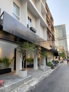 ขายโรงแรม ย่านใจกลางเมือง ซอยสีลม 22  ใกล้ BTS