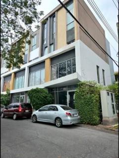 ให้เช่าทาวน์โฮม 3.5 ชั้น โครงการ Siamese Blossom @ Fashion ซ.รามอินทรา 64