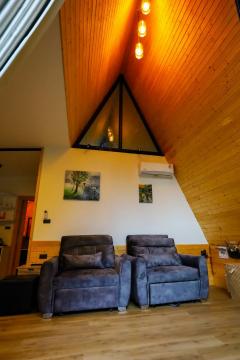 ราคาถูกมาก!! ให้เช่า/เซ้งกิจการรีสอร์ท พร้อมสวนกาแฟ 20 ไร่ ติดลำธาร ภูเขา ติดทางหลวง อ.ดอยสะเก็ด จ.เชียงใหม่-202511101815491762773349313.jpg