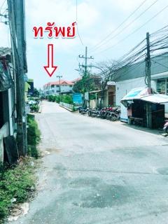 ดูโฮม แหลมฉบัง 2 กม. รร.ทนาพรวิทยา 2 กม.ขายอาคารพาณิชย์ 3 ชั้น  1 คูหา ย่านชุมชน ศ ร้านสะดวกซื้อ หอพัก 3นอน 4 น้ำ ถ.สุขุมวิท   