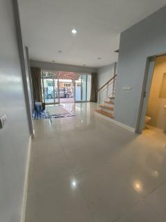 ขายให้เช่า 20,000 บาท / เดือน ทาว์โฮม  3 ชั้น หมุ่บ้านกลางเมือง สุขสวัสดิ์ ติดรถไฟฟ้าหมู่บ้านติด Home pro สุขสวัสดิ์ รีโนเวทใหม่-202511111049141762832954004.jpg