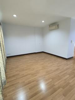 ขายให้เช่า 20,000 บาท / เดือน ทาว์โฮม  3 ชั้น หมุ่บ้านกลางเมือง สุขสวัสดิ์ ติดรถไฟฟ้าหมู่บ้านติด Home pro สุขสวัสดิ์ รีโนเวทใหม่-202511111049271762832967961.jpg