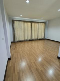 ขายให้เช่า 20,000 บาท / เดือน ทาว์โฮม  3 ชั้น หมุ่บ้านกลางเมือง สุขสวัสดิ์ ติดรถไฟฟ้าหมู่บ้านติด Home pro สุขสวัสดิ์ รีโนเวทใหม่-202511111049291762832969066.jpg